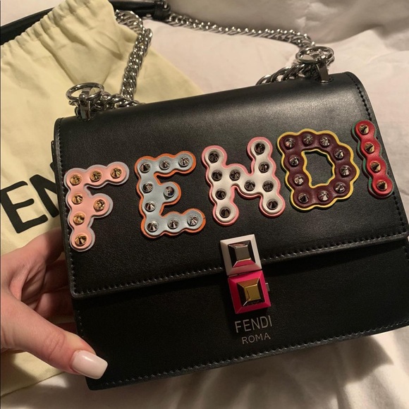 FENDI black bag on chain - Picture 6 of 7